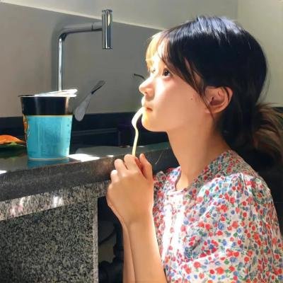 玉女含苞朵朵开 海报